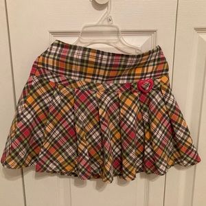 Multicolored horizontal/vertical lined and pleated skirt for 12 years old girl.